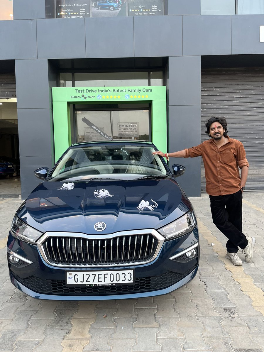 WhoMayurChauhan's tweet photo. On the auspicious day of Raksha Bandhan , Gifted My self this beauty !
Thank you so much everyone for your blessings and love 💙
Missing dada-dadi the most !
Car Aavi Gai
Have HaHaCar Aavshe On 6th September in your nearest Cinemas 😁
#myfirstcar #skodaslavia #Cars https://t.co/HKPQAE3TDy