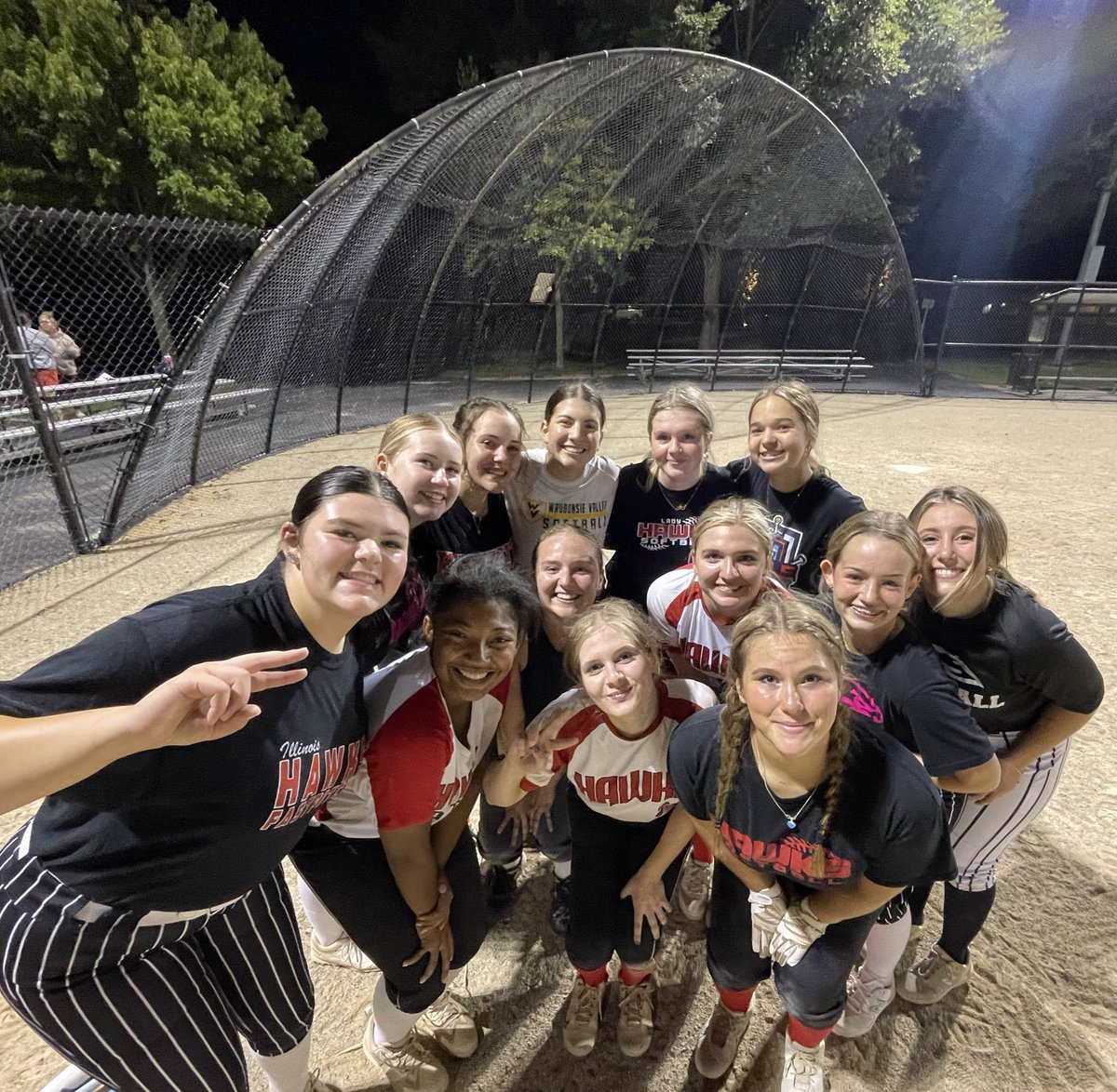 Excited for this season with this great group of girls, let’s get it rolling ladies!! We missed you <a href="/AllisonAbell2/">Allison Abell</a> !!

🦅#flythehawk