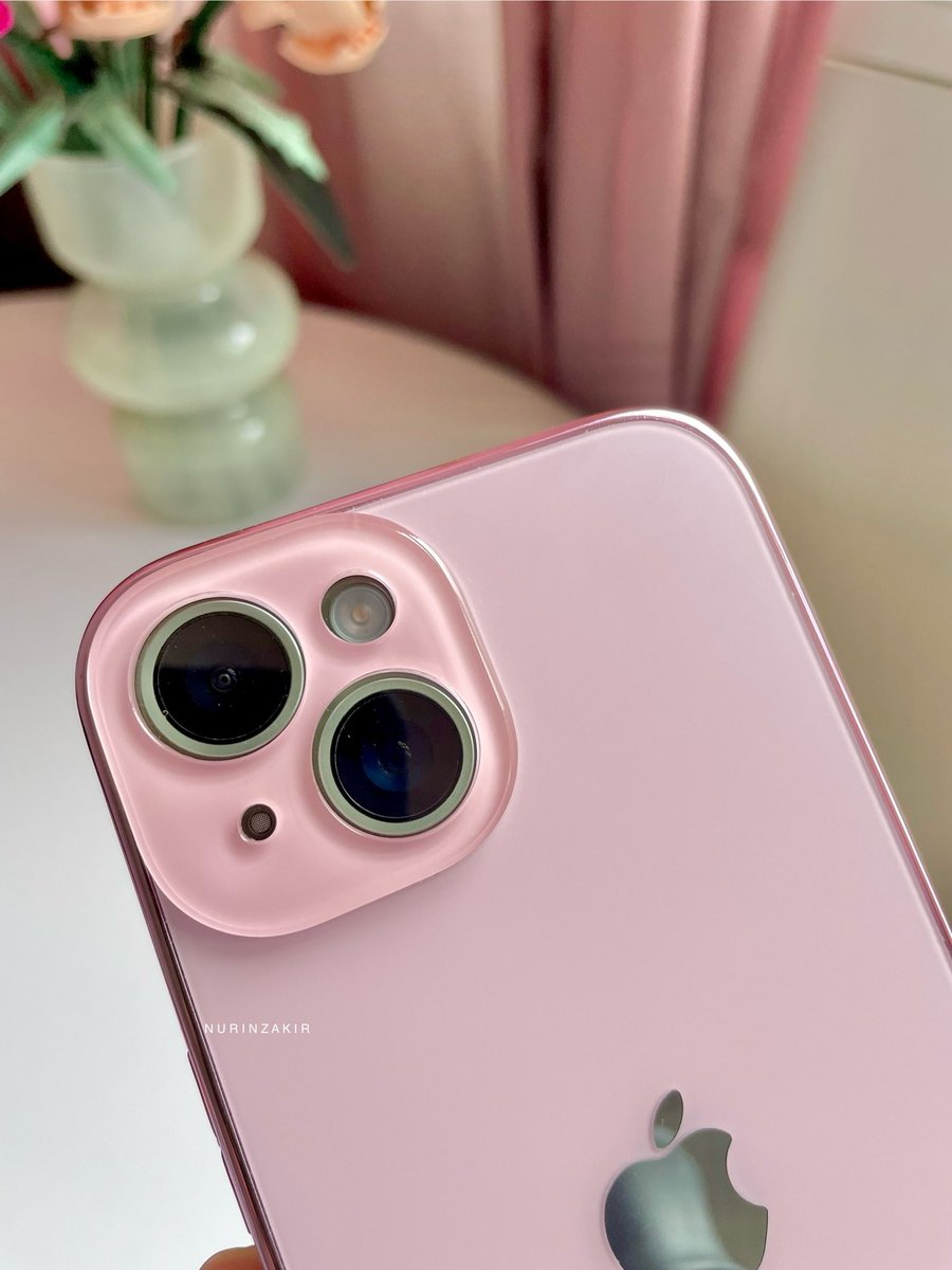 Tukar mood rasa nak pakai iphone pink🎀🤍 

Siapa belakang dia retak, pakai this case, auto nampak macam baru!