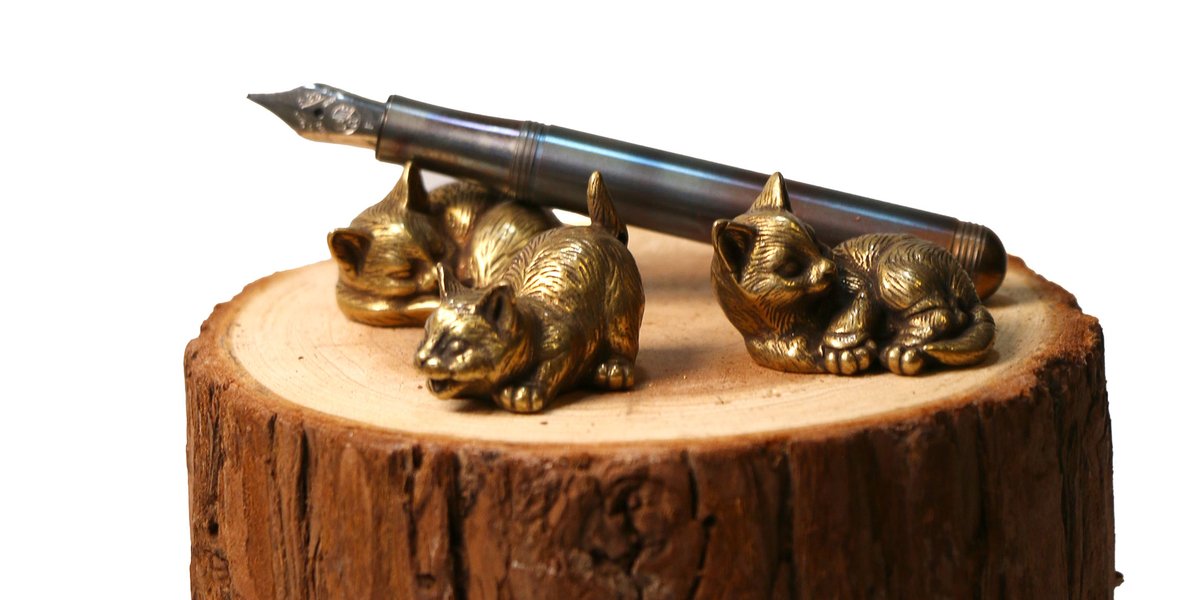 PenChalet's tweet photo. Not JUST sassy, this new set of brassy pen rests are SWEET + SASSY. Get a better look at all 3 Sweet &amp; Sassy Brassy Cat pen rests: https://t.co/2qw0emCINJ #cats #cat #CatPenRest #PenRest #PenChalet #Pens #Desk #DeskGear #Office #Students #Brass https://t.co/6TzEg0Gy6z