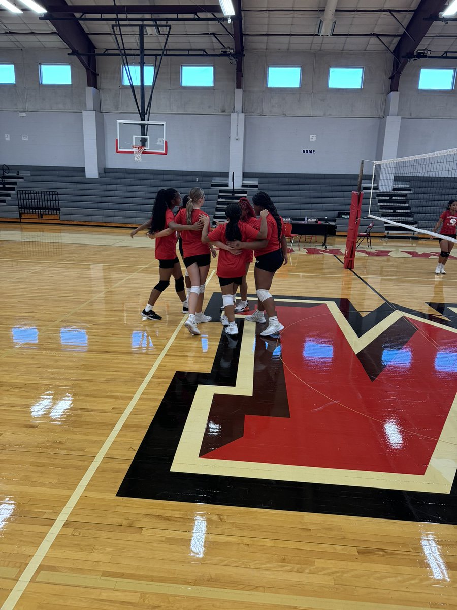 Great practice today with my Freshman group… they are getting better everyday!! Let’s keep it up ladies!!

Coach Nolan-Lowe 
“Putting in work”