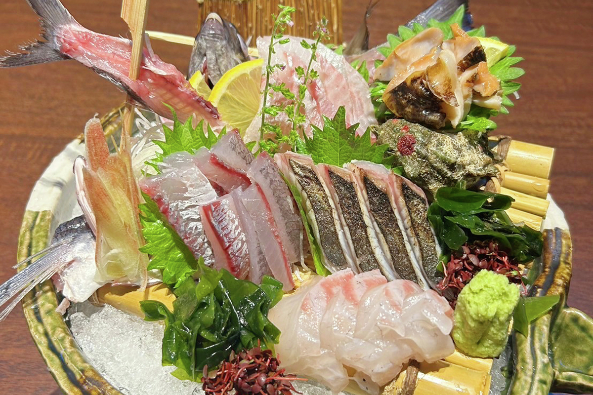 Marunouchi_com's tweet photo. ／
更なる復興を願って、
能登のおいしさを堪能しよう！
＼

「産地直送あいのり便」とタイアップ📢

#大手町 #丸の内 #有楽町 エリアでは、
『のともっとRESTAURANT FAIR TOKYO』を開催中🍽

能登や石川県内のお��、野菜や果物、
畜産品や水産品を使ったメニューはこちら👇
https://t.co/tJkE7XHbfj https://t.co/mZjptRVNtU