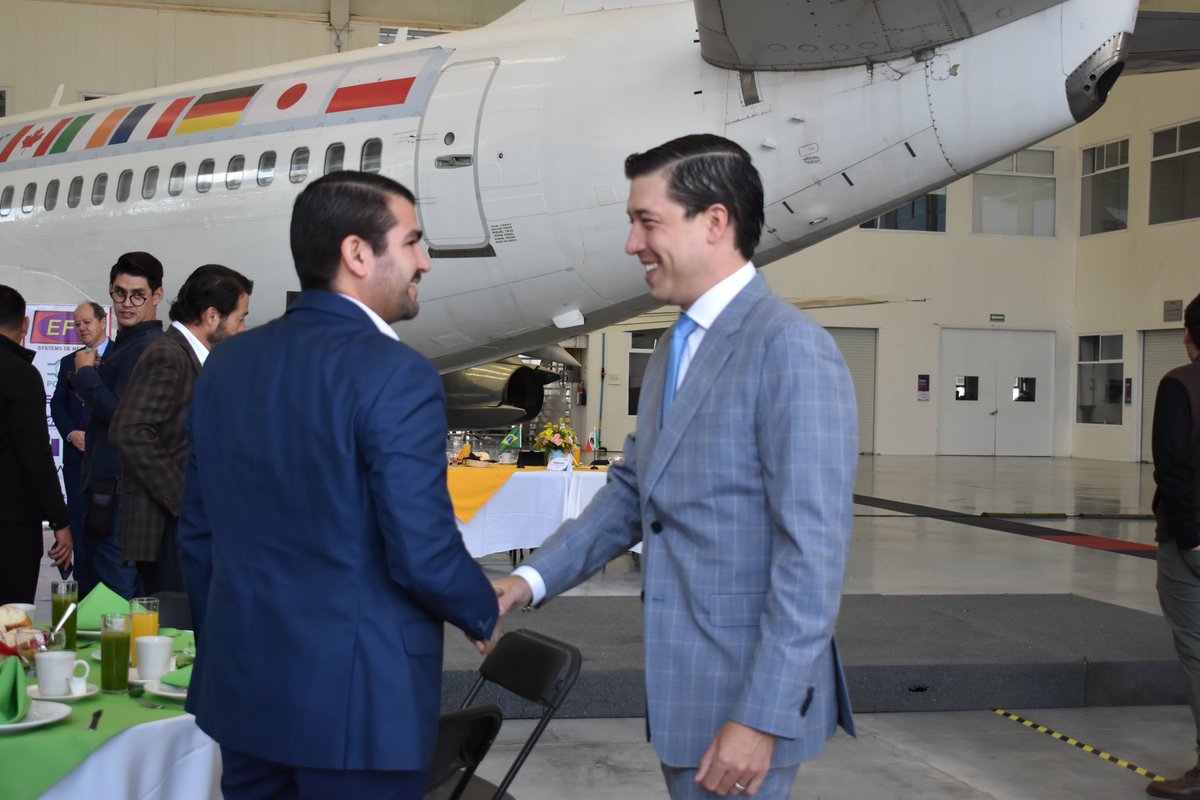 MovCiudadanoQro's tweet photo. Nuestro Regidor Electo @bernardobuitron presente en platica con Futuros Líderes Municipales en la Universidad Aeronáutica en Querétaro. 
#LoNuevoComenzó

@DanteDelgado @NORA_AMAYA_LL @cesar_cadena_ro @JZavalaGt @ilialungo @mhsantiesteban @pacomelo_ @Agustin_TorresD @PaulinaAguado https://t.co/oLXSvidjaO