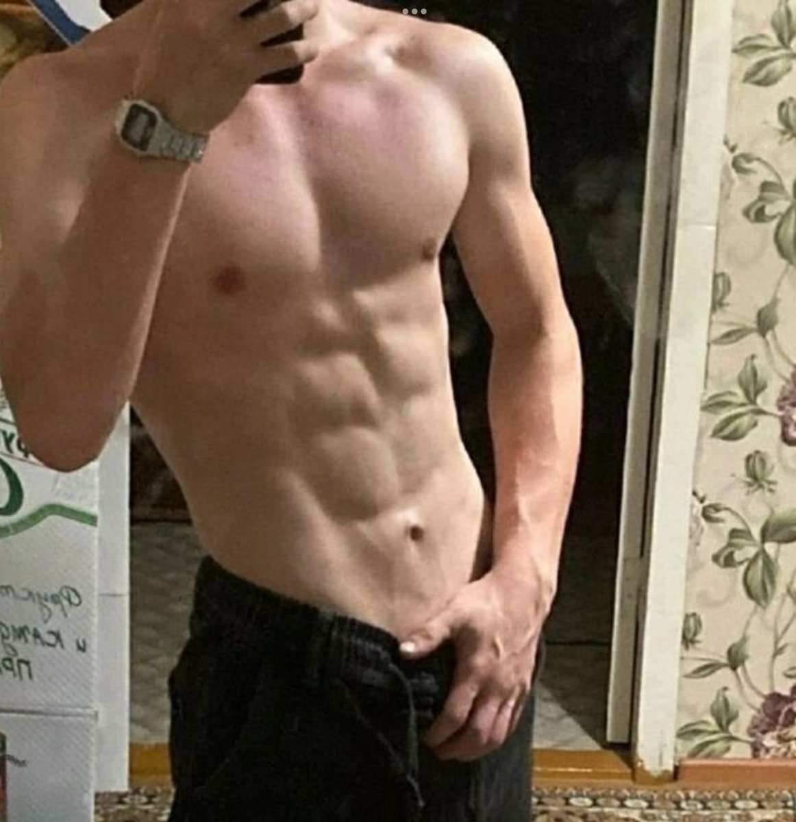 varkabeefedup's tweet photo. you wake up with this body wyd first? https://t.co/LqzP64jcv3