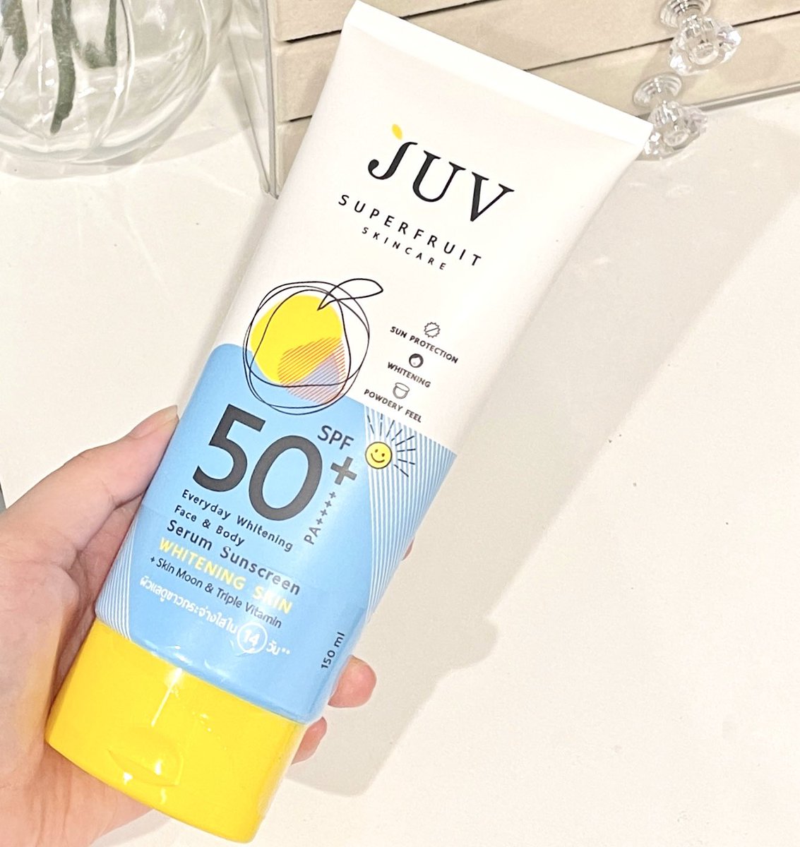 ttarntalzonel's tweet image. แดดประเทศไทยขนาดนี้ ออกจากบ้านอย่าลืมทากันแดดนะทุกคนบำรุงขนาดไหนลืมทากันแดดคือจบนะบอกเลย🥹 นี่ชอบของ JUV มากเค้าเป็นกันแดดไฮบริดช่วยทั้งดูดซับและสะท้อน UV ช่วยปกป้องผิวจาก UVA, UVB ,แสงสีฟ้าแล้วก็มลภาวะด้วย ตัวเดียวคือจบเลยที่สำคัญเนื้อบางเบามาก ขนาดทาเยอะยังเกลี่ยง่ายอ่ะ…