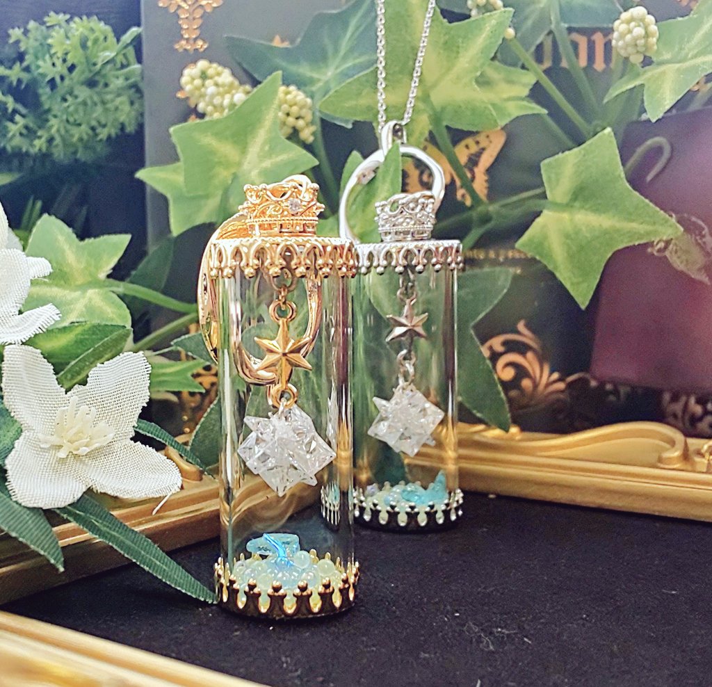 NightOreLibrary's tweet photo. #みんなでシェア企画展
いつもありがとうございます✨

ガラスドームやレジンを使ったアクセサリーを作成中☺️

🌟minne🌟
https://t.co/Aofnl36sFL

Thanks @Lupopo_cafe 様 https://t.co/yS6QvDazxC