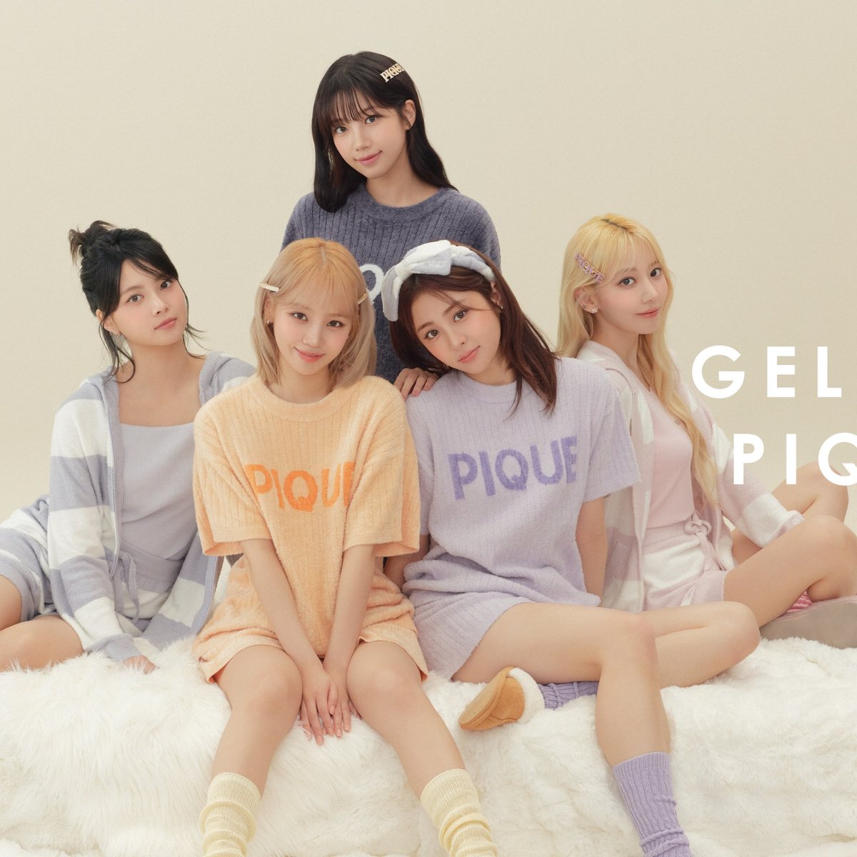 _gelatopique's tweet photo. 【NEW COLLECTION】  

ジェラート ピケのアイコンでもあるボーダーデザインや
心ときめくベアモチーフ柄、
バリエーション豊かなラインアップがそろう秋のコレクション。

https://t.co/QL20nb1ooJ

韓国を拠点にグローバルに活躍する
LE SSERAFIMが着こなしてくれ���した。
普段のクールな姿とは違う
５人のリラックスした表情をお楽しみください。

#gelatopique
#ジェラートピケ
#roomwear
#ルームウェア
#LE_SSERAFIM
@le_sserafim_jp