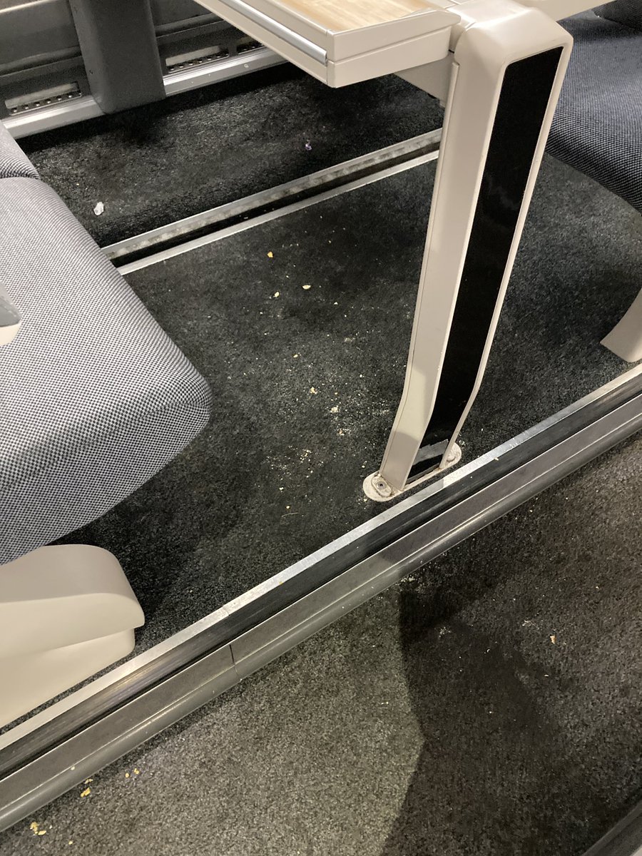 Alibabou's tweet photo. Merci la @SNCFVoyageurs @SNCFConnect @GroupeSNCF pour ce train « qui sent le propre » dès le matin ! #sncf #rentabilitéaudétrimentdelapropreté #marseilleparis https://t.co/tTw7ReJkVt