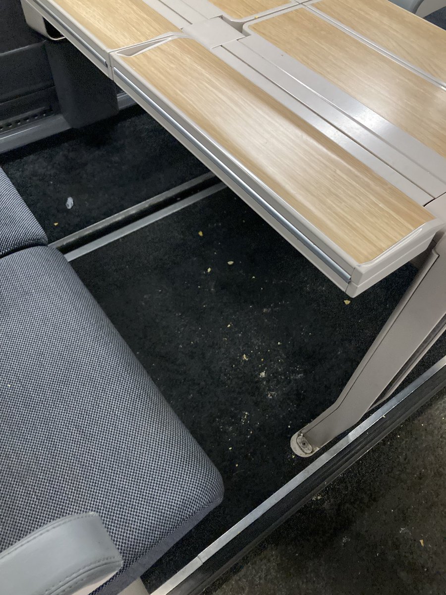 Alibabou's tweet photo. Merci la @SNCFVoyageurs @SNCFConnect @GroupeSNCF pour ce train « qui sent le propre » dès le matin ! #sncf #rentabilitéaudétrimentdelapropreté #marseilleparis https://t.co/tTw7ReJkVt