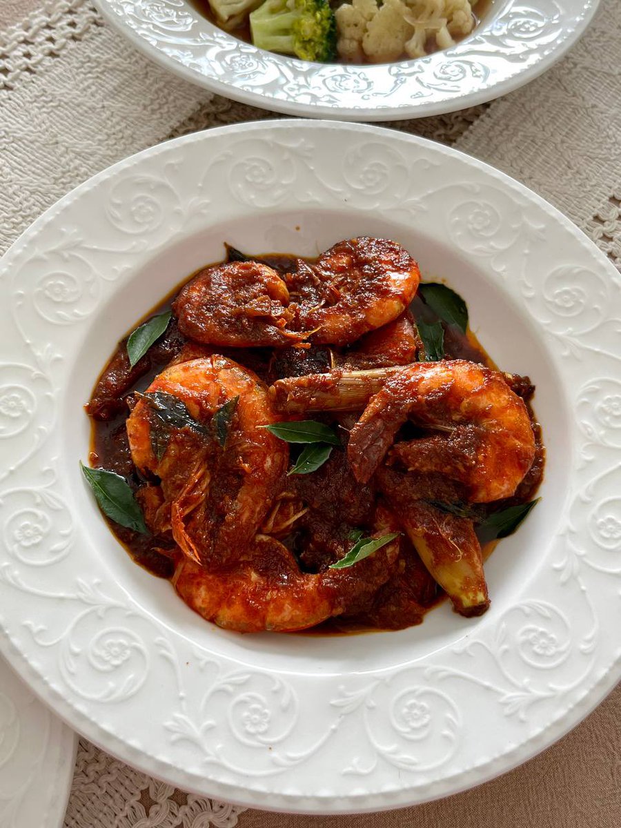prettylupins's tweet photo. Menu ni dah lama buat. Atas permintaan, kita post kat sini juga resepi udang masak bali. 😍🫶🏻 Menu ni senang je nak buat.

Boleh save &amp; cuba nanti ya! https://t.co/t5pma9AjZm