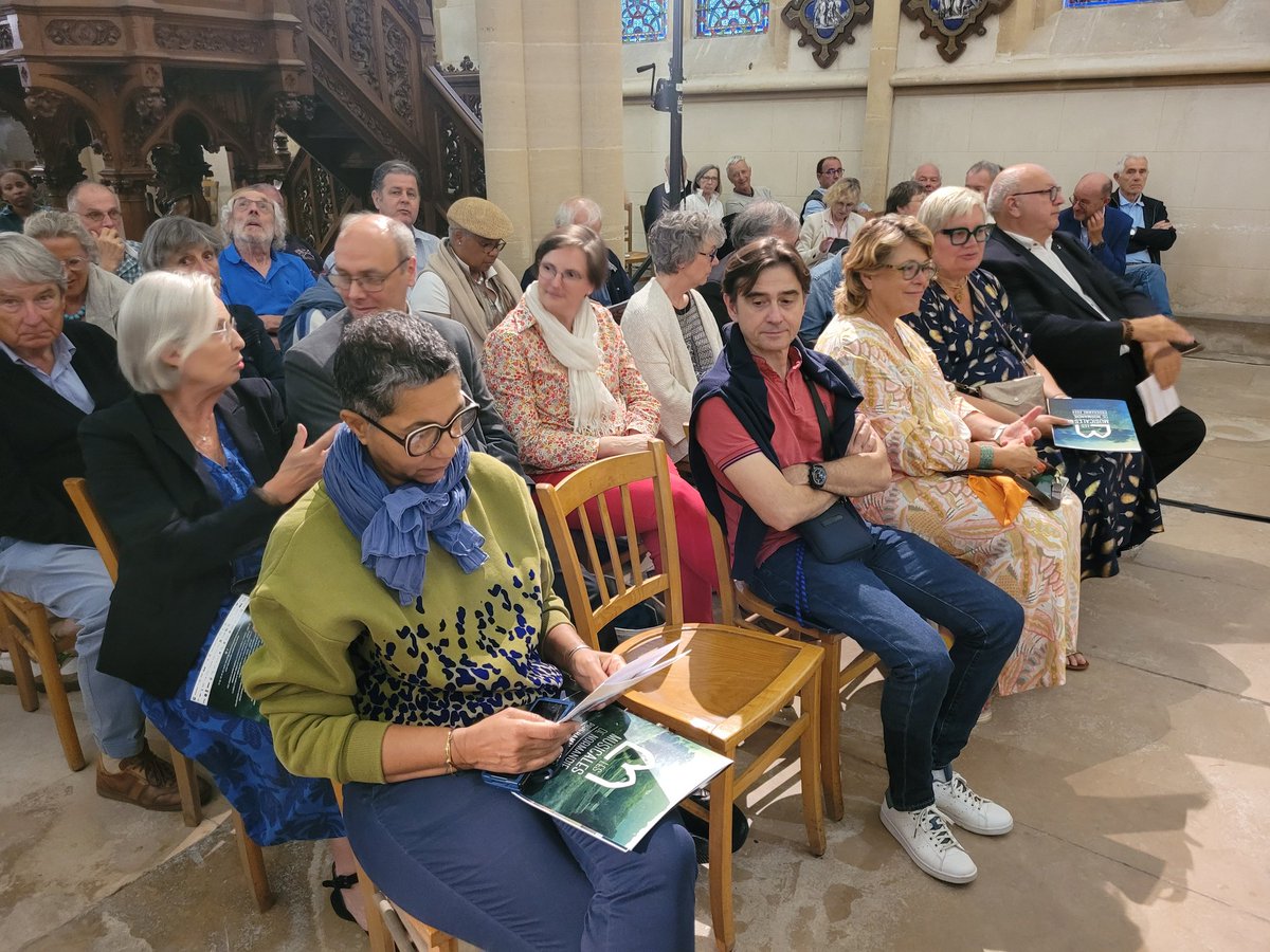 DimitriEgloff's tweet photo. Église comble à @Sainte_Adresse pour écouter les musiciens de La Petite Symphonie, sous la direction de Daniel Isoir, pour un magnifique concert, proposé par @LesMusicalesN. Merci à Enrique Thérain, son dynamique Président, et à toute l'équipe de bénévoles pour leur engagement ! https://t.co/HAfxY28r08