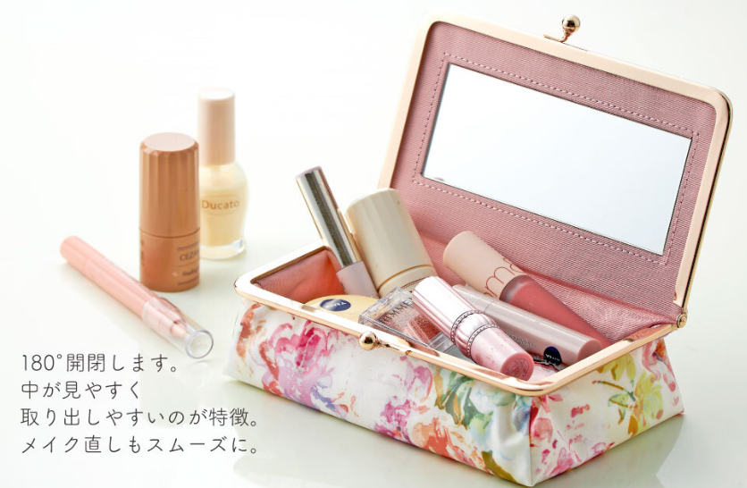 Wanita suka makeup karena bisa bikin lebih cantik. Cocok nih buat para suami yang lagi cari kado buat istri. Box ini mudah dibawa dan bisa touch up di mana-mana. #boxaksesoris #hadiah #kado