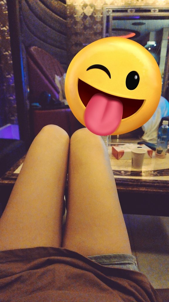 今晚🫰🫰🫰
我想喝酒了

#夫妻
#唱歌聊聊看感覺
#同房不換
#室內菸