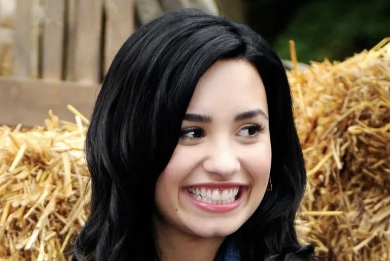 PopCrave's tweet image. Happy 32nd birthday to the talented Demi Lovato.