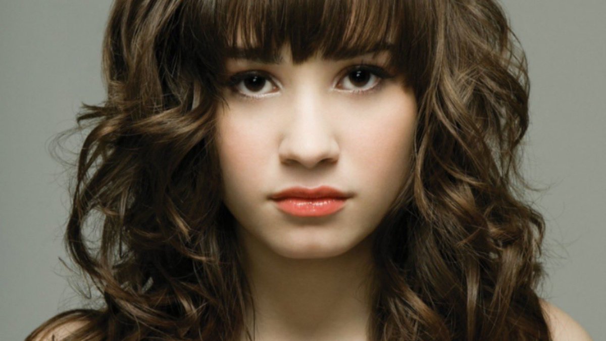 PopCrave's tweet image. Happy 32nd birthday to the talented Demi Lovato.