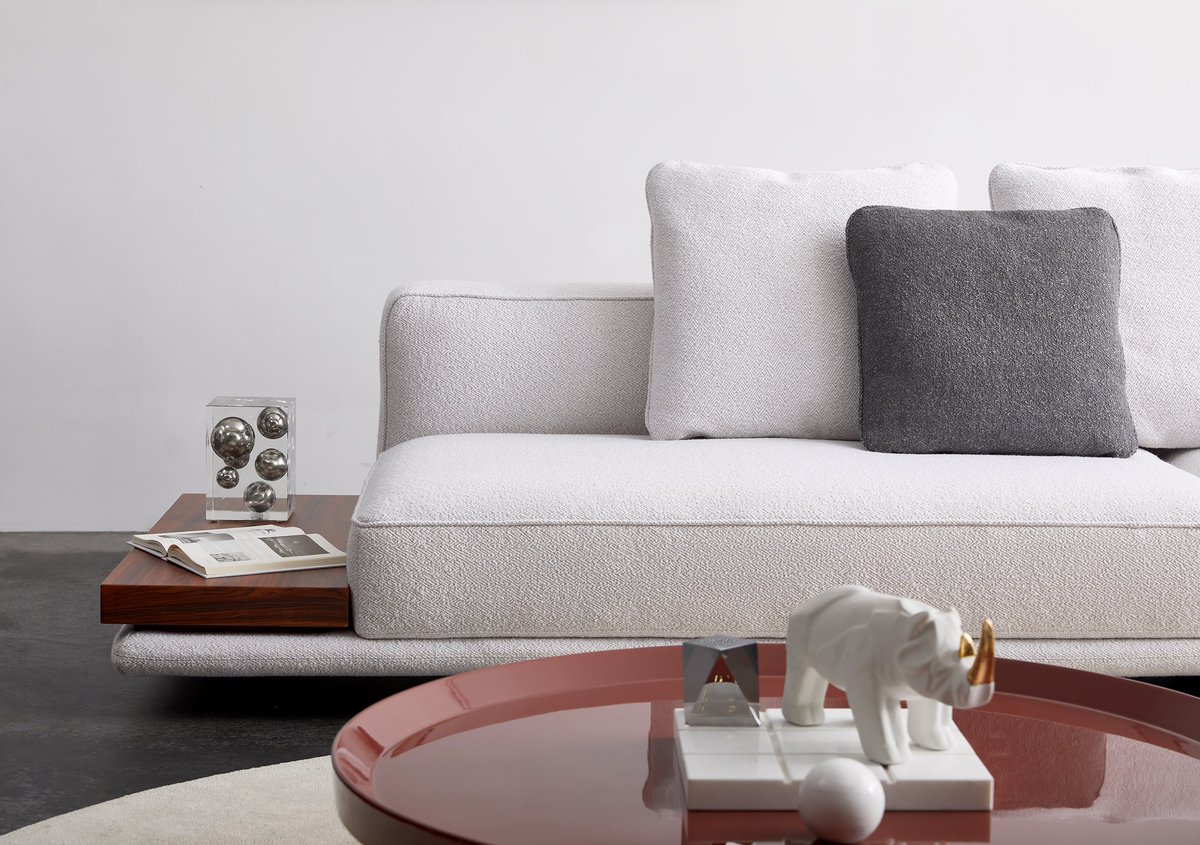 Sourcing_Market's tweet photo. Upgrade your living room with the Horizon sofa! 
Its sleek design and luxurious comfort make it the perfect centerpiece for any modern home. Whether you're relaxing after a long day or hosting guests, the Horizon sofa offers both style and coziness.  #HorizonSofa #Foshanfurniture https://t.co/iOgCId3930