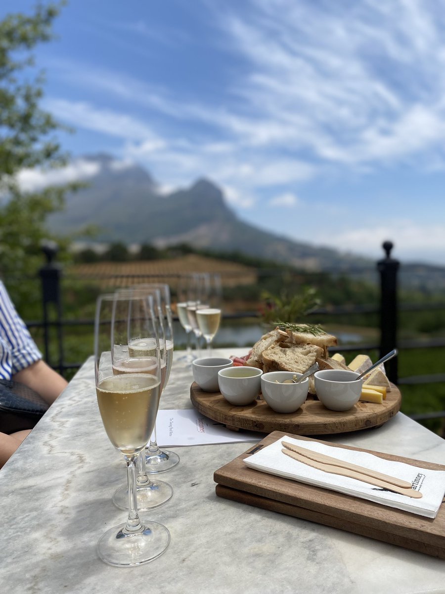 VolunteerTrav's tweet photo. Bubbles #winetour #capclassique https://t.co/sjcVlhYUVq