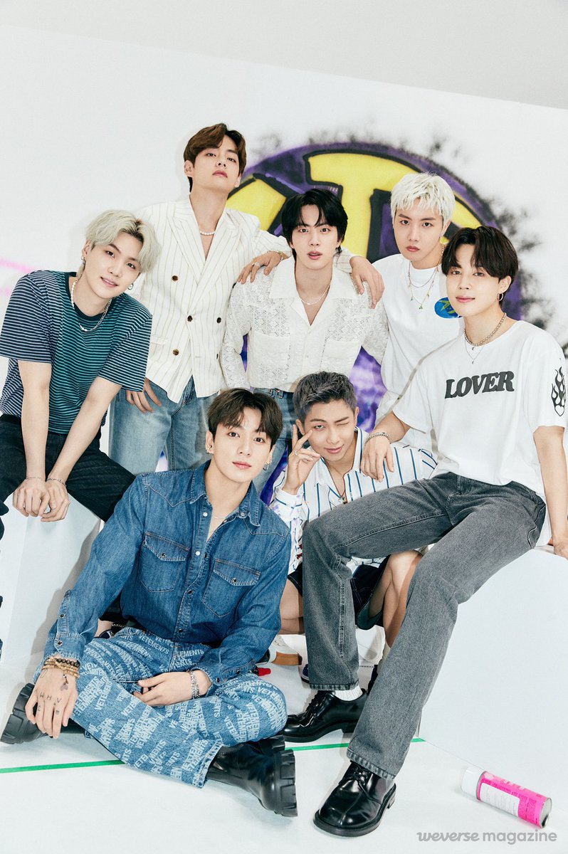 Hankook_army's tweet photo. 절망의 시간에 놓여 있을 때
불현듯 찾아와
슬픔과 분노를 잊게 해주고
웃음을 되찾아주고
다시 일으켜 세워준
내 은인 일곱 소년들아!
이젠 내가 곁에 있을게. 
우리가 함께 할게.

#ARMYShieldsBTS 
#BTSPurpleRibbonProject
#힘들땐우리가함께걸어온길을돌아봐 https://t.co/SaE1XucnKX