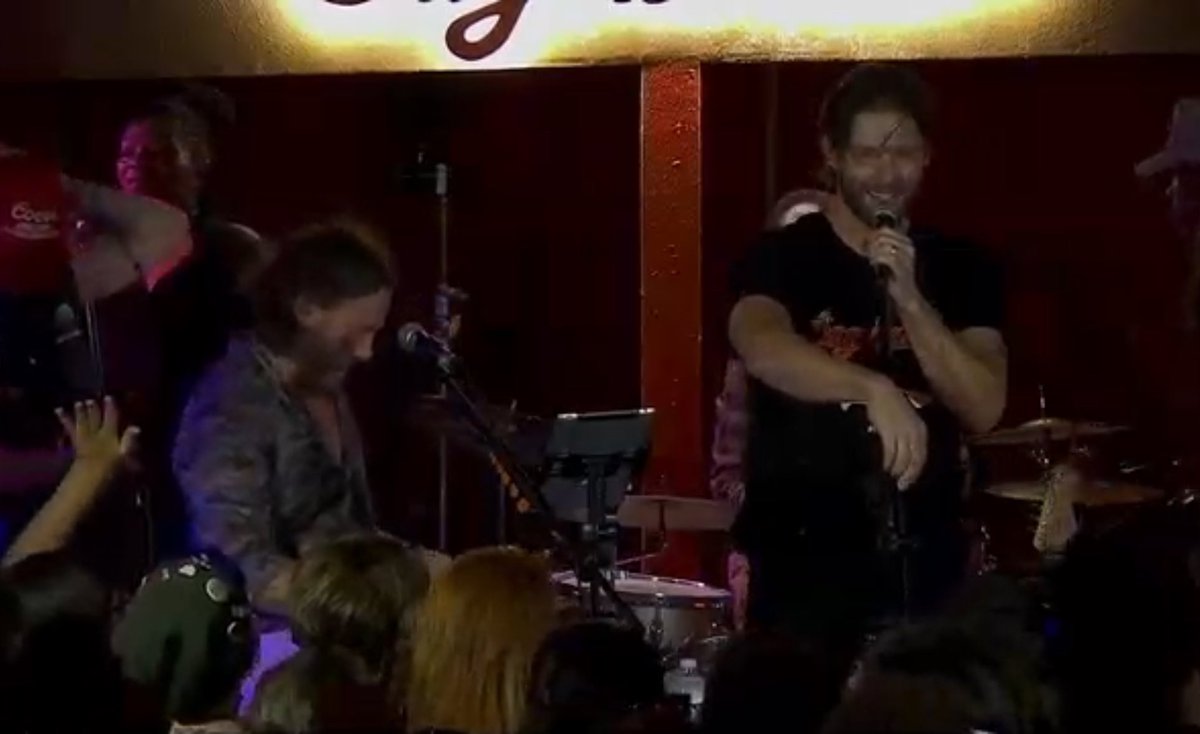 J2SPNWinchester's tweet photo. @radiocomusic‘s Live Concert on Stagelt 🎶 Holy 🤤 🔥 @JensenAckles @stevecarlson #SPN #RadioCompany #AcklesNation https://t.co/TtB4rLCEI8