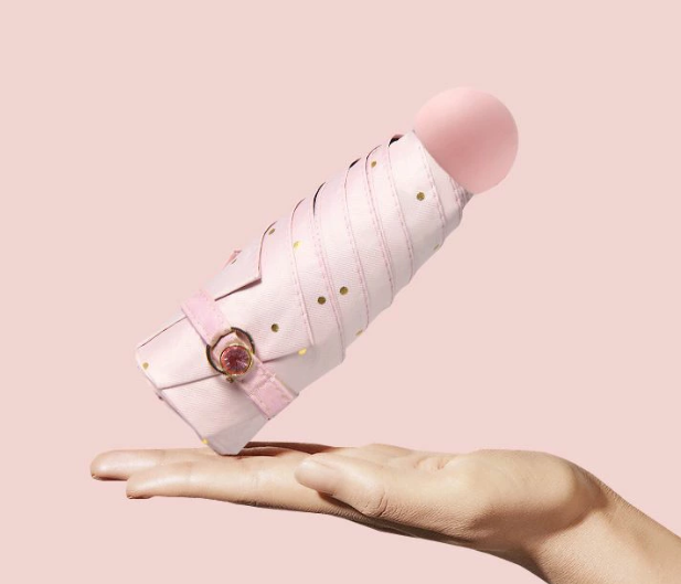 BestPresentId's tweet photo. Hadiah payung nggak cuma untuk souvenir perusahaan. Payung juga bisa loh jadi souvenir pernikahan. Nggak hanya pelindung hujan tapi juga melindungi dari sinar matahari. Bisa banget nih dibawa ke mana-mana #payung #hadiah #kado https://t.co/eajcpn2kGE