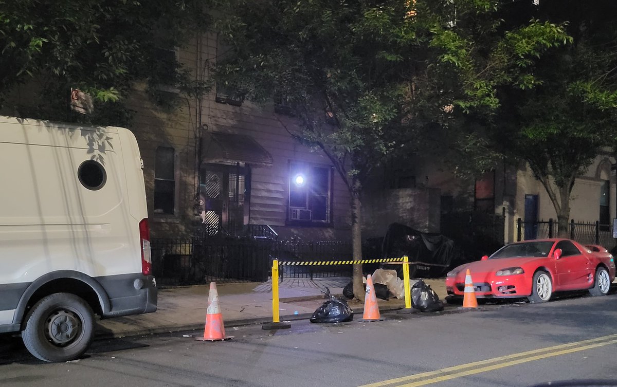 thebrooklynkat's tweet photo. Neighbors do this all the time. Very annoying when you're coming home late tired from work and looking for a space in an already difficult area, then you see this 😑 @NYPD83Pct #NYC #ParkingVigilantes @NYC_DOT https://t.co/QqIYcF4u9D