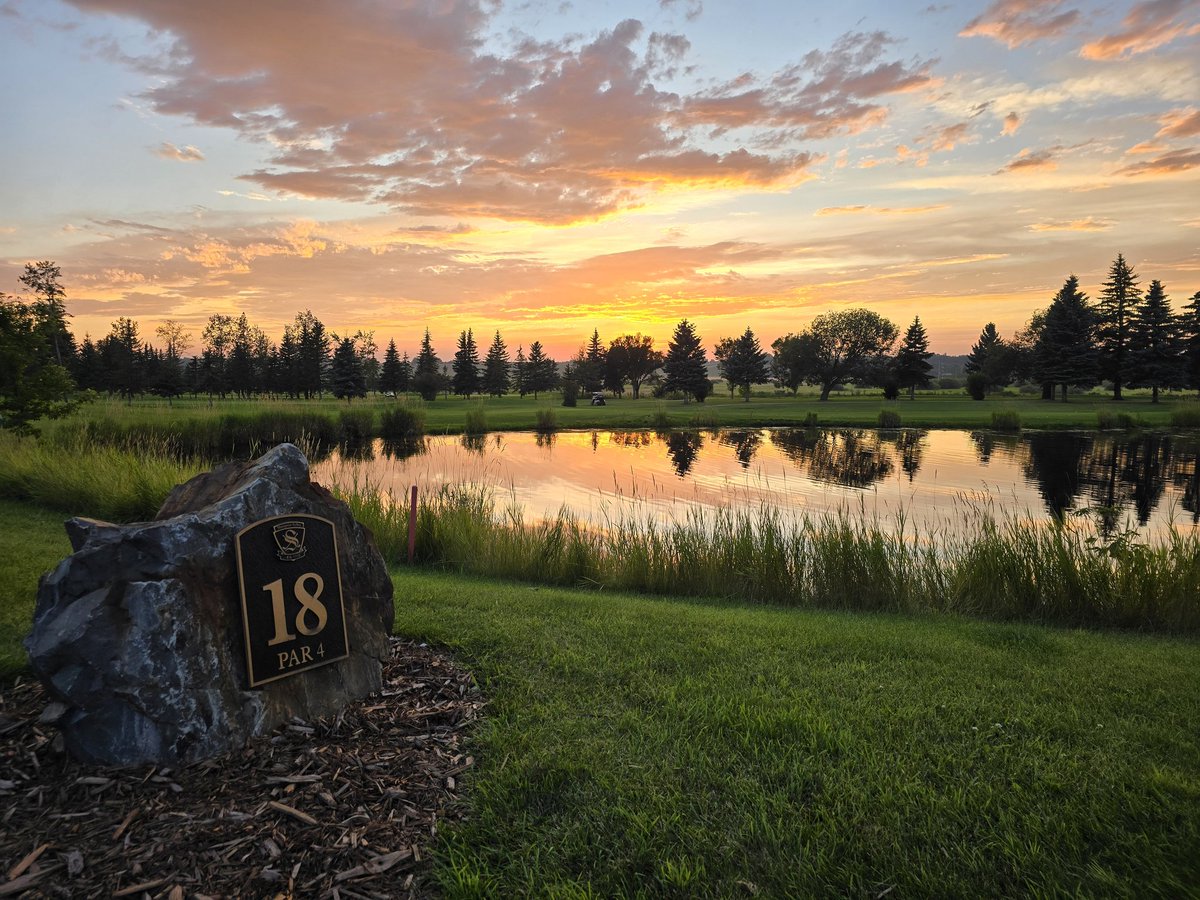 CoryLaird1's tweet photo. Beautiful night to get a round of golf in. @sturgeonvalley https://t.co/jWfDT65TNi