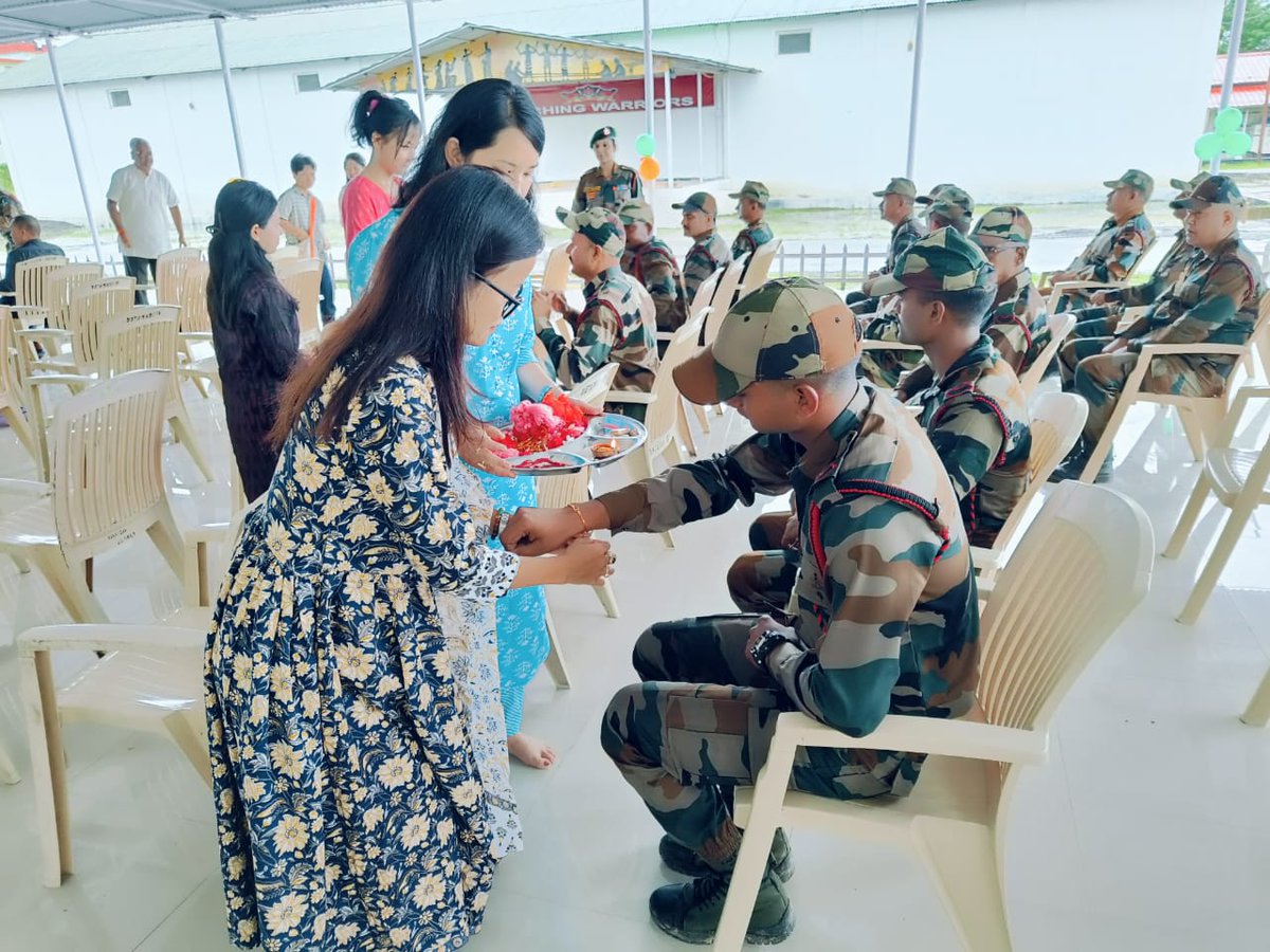 official_dgar's tweet photo. ASSAM RIFLES CELEBRATES RAKSHA BANDHAN IN MANIPUR
#AssamRifles celebrated Raksha Bandhan at Kakching Garrison, Kwatha Village and Kwatha Village, Manipur on 19 Aug 2024. This celebration not only reinforced the bond between the local populace and Assam Rifles but also provided a much-needed sense of normalcy in the region, reminding everyone of the strength found in unity.
@HMOIndia @adgpi @PIBHomeAffairs