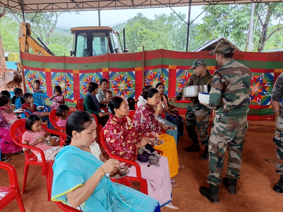 official_dgar's tweet photo. ASSAM RIFLES CELEBRATES RAKSHA BANDHAN IN MANIPUR
#AssamRifles celebrated Raksha Bandhan at Kakching Garrison, Kwatha Village and Kwatha Village, Manipur on 19 Aug 2024. This celebration not only reinforced the bond between the local populace and Assam Rifles but also provided a much-needed sense of normalcy in the region, reminding everyone of the strength found in unity.
@HMOIndia @adgpi @PIBHomeAffairs