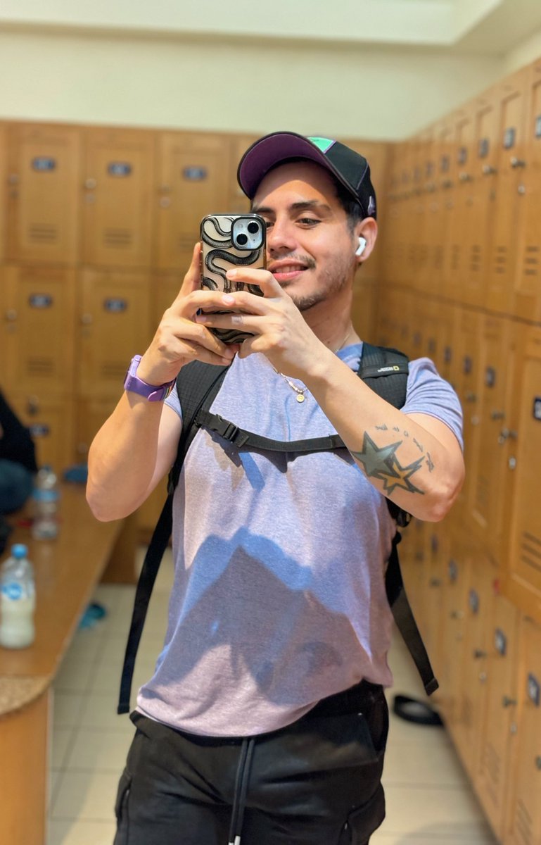 elmikemorgan's tweet photo. Primer día entrenando pechuga 😌 https://t.co/DmqkLxtOq0