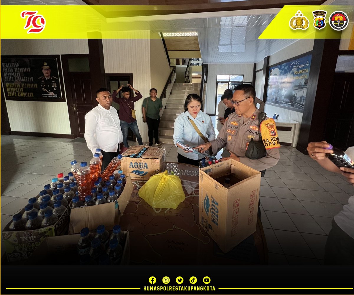 TribratanewsKu1's tweet photo. Tekan Angka Kecelakaan dan Tindak Pidana di Kota Kupang, Polresta Gencarkan Operasi Miras.
Selengkapnya pada link berikut:
https://t.co/0Twz7xFtr8
#divisihumaspolri
#poldantt
#polrestakupangkota
#betapolresta
#opspekat https://t.co/e44DCQ3PVn