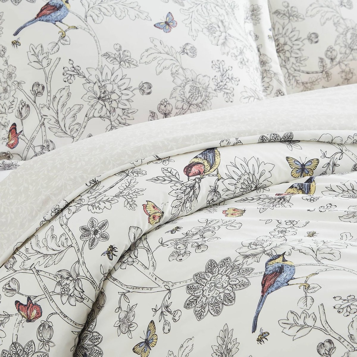 LiveSouthShore's tweet photo. Upgrade your bedding with the Reversible Bayberry Duvet Set! Soft, stylish, and convenient with insert ties, a hidden zipper, and matching shams. Effortless elegance meets easy care—simply machine wash and enjoy!

#duvet #bedding #elegance #sleep https://t.co/Uyx4EycFYx