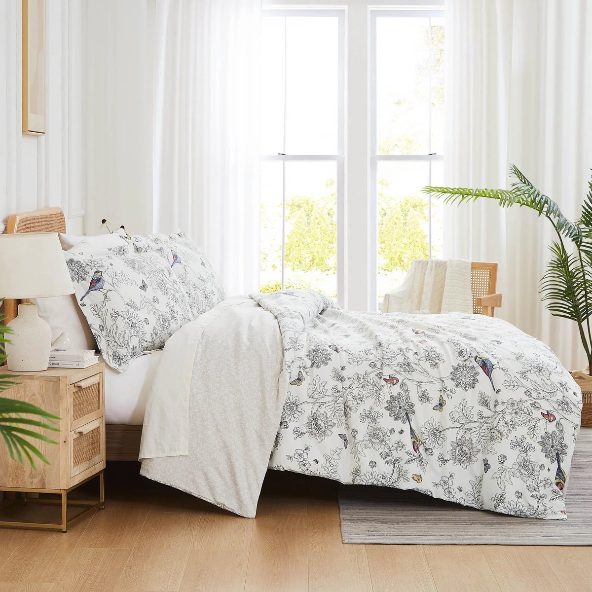 LiveSouthShore's tweet photo. Upgrade your bedding with the Reversible Bayberry Duvet Set! Soft, stylish, and convenient with insert ties, a hidden zipper, and matching shams. Effortless elegance meets easy care—simply machine wash and enjoy!

#duvet #bedding #elegance #sleep https://t.co/Uyx4EycFYx