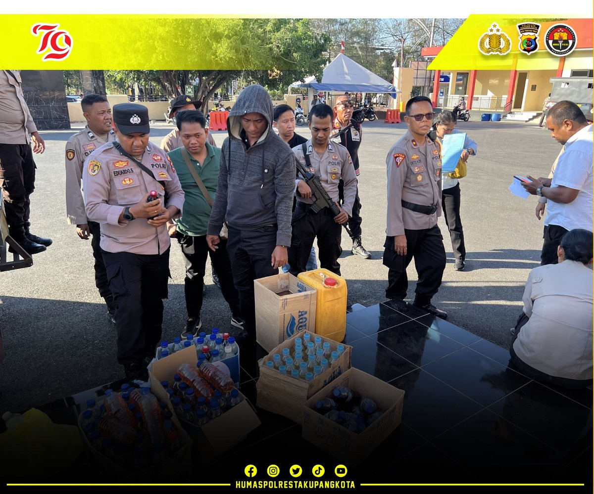TribratanewsKu1's tweet photo. Tekan Angka Kecelakaan dan Tindak Pidana di Kota Kupang, Polresta Gencarkan Operasi Miras.
Selengkapnya pada link berikut:
https://t.co/0Twz7xFtr8
#divisihumaspolri
#poldantt
#polrestakupangkota
#betapolresta
#opspekat https://t.co/e44DCQ3PVn