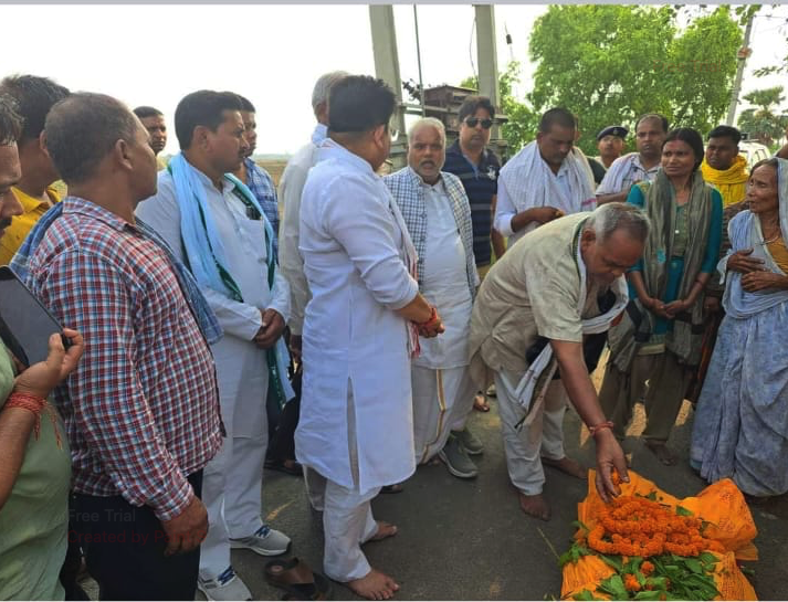 Amrit_P_S's tweet photo. @dmnalanda @NitishKumar @PoliceNalanda @nalanda_police @CMBiharNK @bihar_police @BiharHomeDept @Shrawon_Nalanda @Jduonline @BJP4Bihar @Shrawon_Nalanda You were there on that day, You saw the cruelty. This all happened because he supported you, he supported Nitish Kumar, he supported JDU and now because of politics he is gone. We request you to please look into this. The seems biased and we are helpless. https://t.co/SMmL0c15al