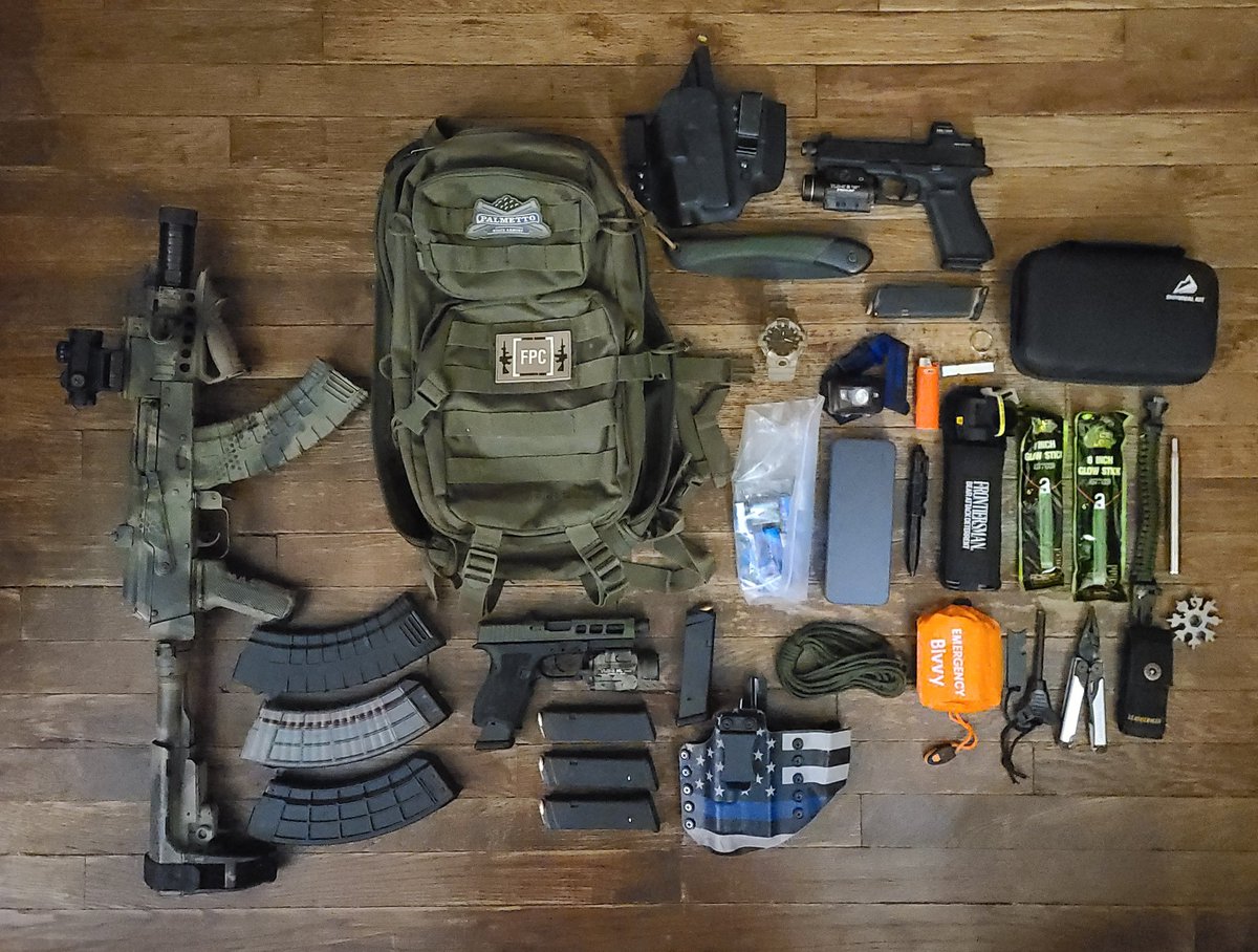 edc76239's tweet image. Reorganized my #bob #bugoutbag #survivalgear #edc stay ready stay prepped stay dangerous and always stay frosty 🥶🔥 #thatpewpewlife #microdraco #glock17gen5 #psadagger #9mm