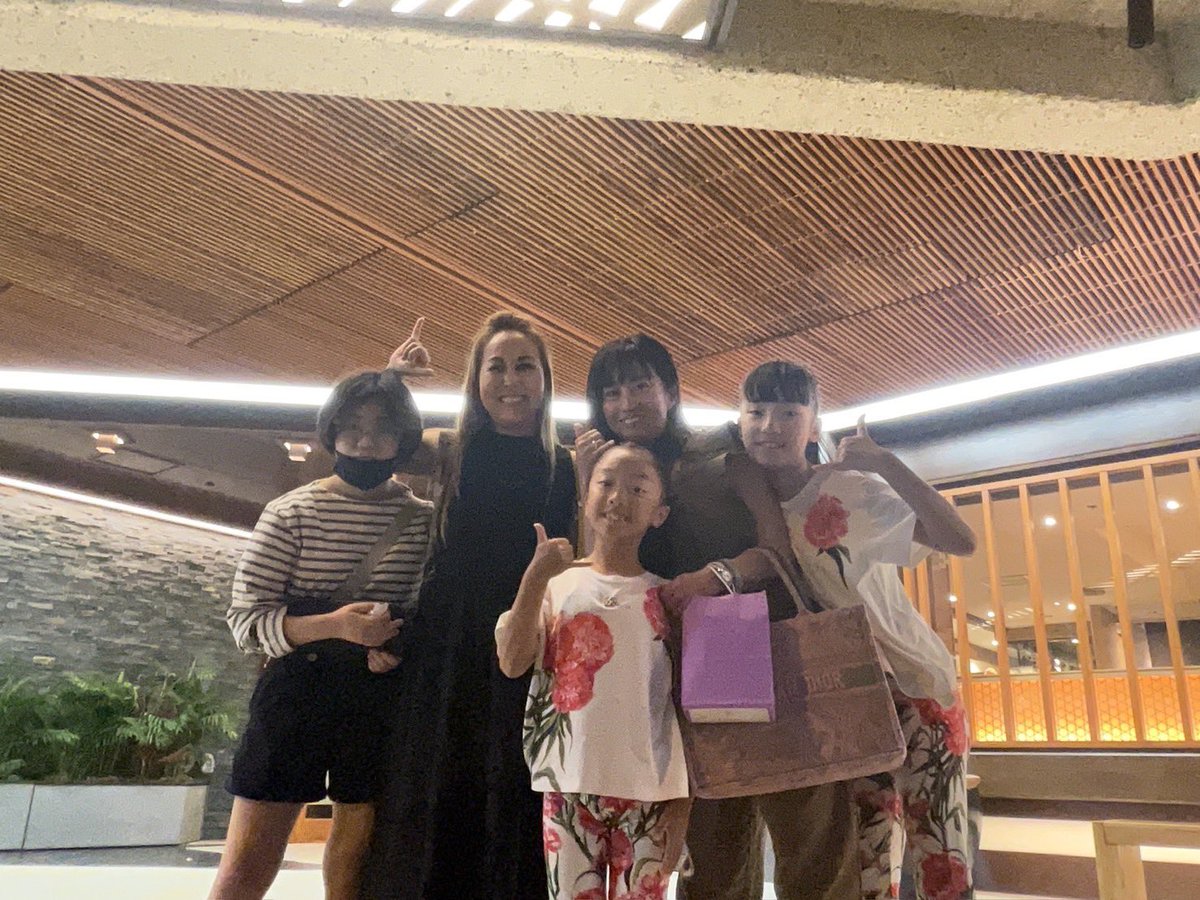 yyconsulting197's tweet photo. The happy times will soon become cherished recollections. We enjoyed a lovely dinner together before my beloved friend departed for Japan. I wonder when we'll meet again❤️
#girlsnight #summervibes #wonderfultime
#sakenight #shabushabu 🐮 https://t.co/0kYDdMxtkt