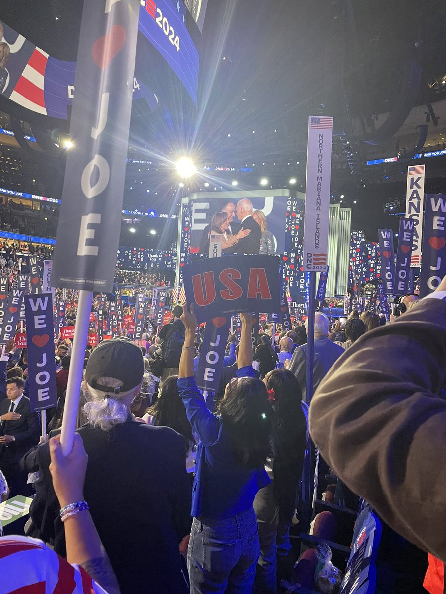Alison_Alter's tweet photo. Thank you Joe! @JoeBiden @KamalaHarris @KamalaHQ https://t.co/qkieLMwUO5