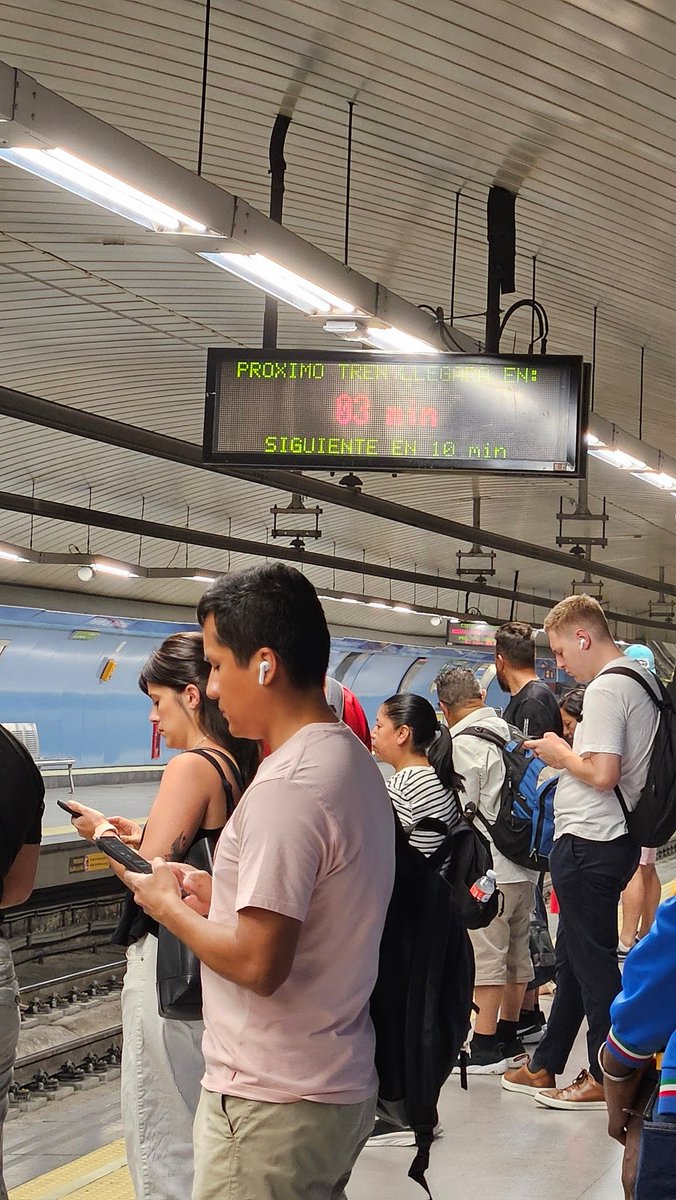 anapolax's tweet photo. No sé si os parece normal esto a las 7:00 para ir a trabajar en una de las líneas más utilizadas (L1) @metro_madrid https://t.co/Cqynhh4nIn