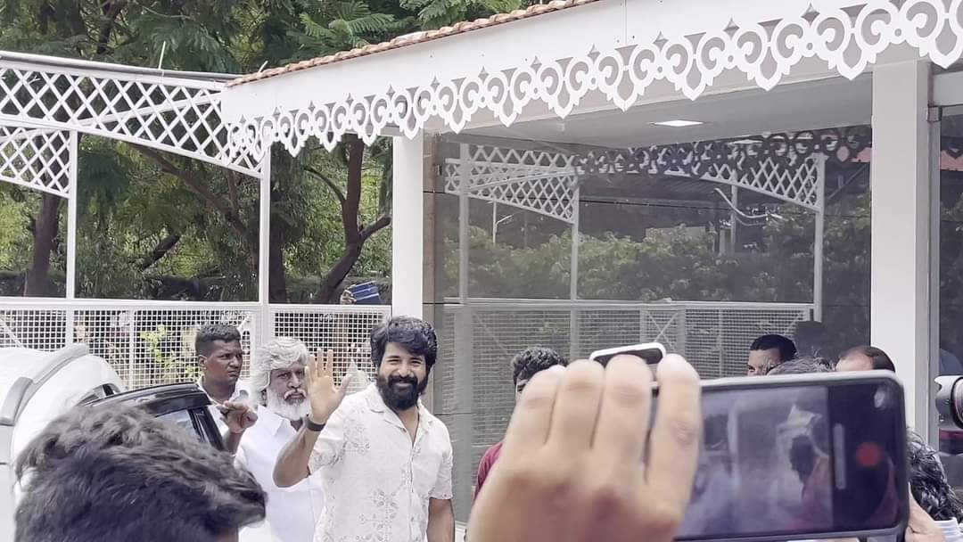 lovely_akilan's tweet image. தூத்துக்குடியில் ரசிகர்களை சந்தித்த நடிகர் சிவகார்த்திகேயன்

#Minnambalam #Sivakarthikeyan #Amaran #FansMeet