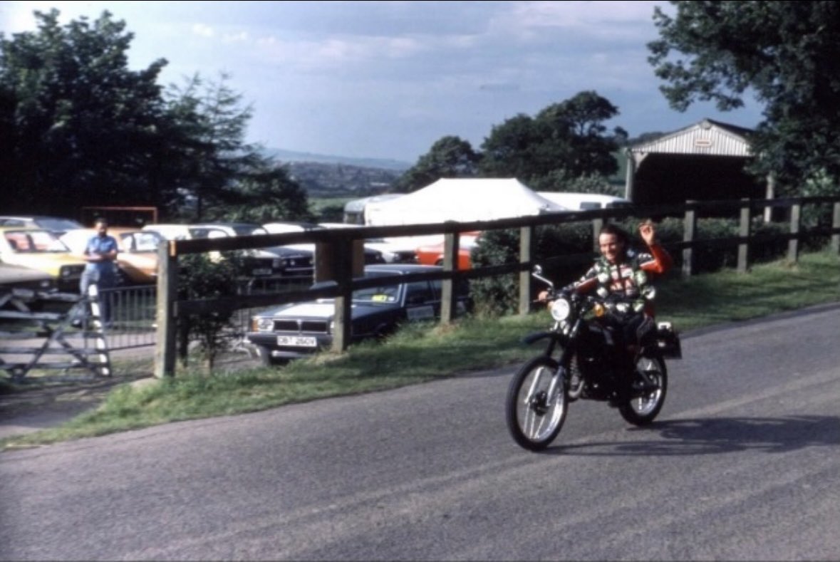 shipman_stuart's tweet photo. #TuesdaySheene https://t.co/WP7esWLIn2