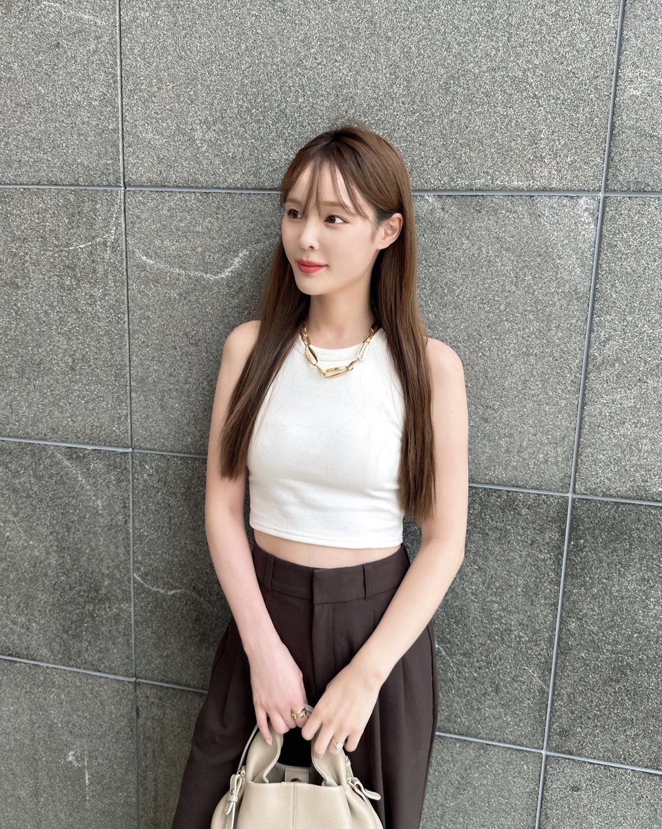 産後ダイエット初めて1ヶ月半。かなり見た目に変化が出てきた💪✨
二の腕がぷよぷよすぎてノースリ着たくなかったけど、やっと着れるようになった！
筋トレってちゃんと成果が出るのが嬉しいね！成果が出る努力はモチベも上がります🔥

臨月58kg→産後3ヶ月49kg