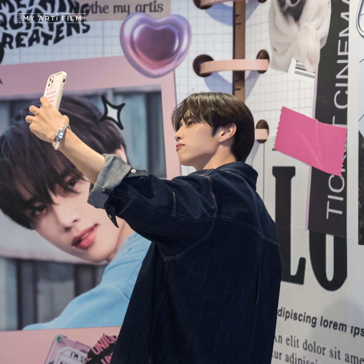 MnetKR's tweet photo. [𝐌𝐘 𝐀𝐑𝐓𝐢 𝐅𝐈𝐋𝐌] CGV 무대인사 비하인드 📹

시네마틱 퍼포먼스의 완성
❤️더비와 행복한 시간❤️ '선우'의 무대인사 현장 - ̗̀👏🏻  ̖́-

🎬 영화 속 주인공이 된 내 아티스트
매주 (화) 밤 9시 - Mnet · YT(Mnet K-POP) 동시 공개

#MYARTiFILM #마이아티필름  #시네마틱퍼포먼스 #Mnet #엠넷
#THEBOYZ #더보이즈 #선우
