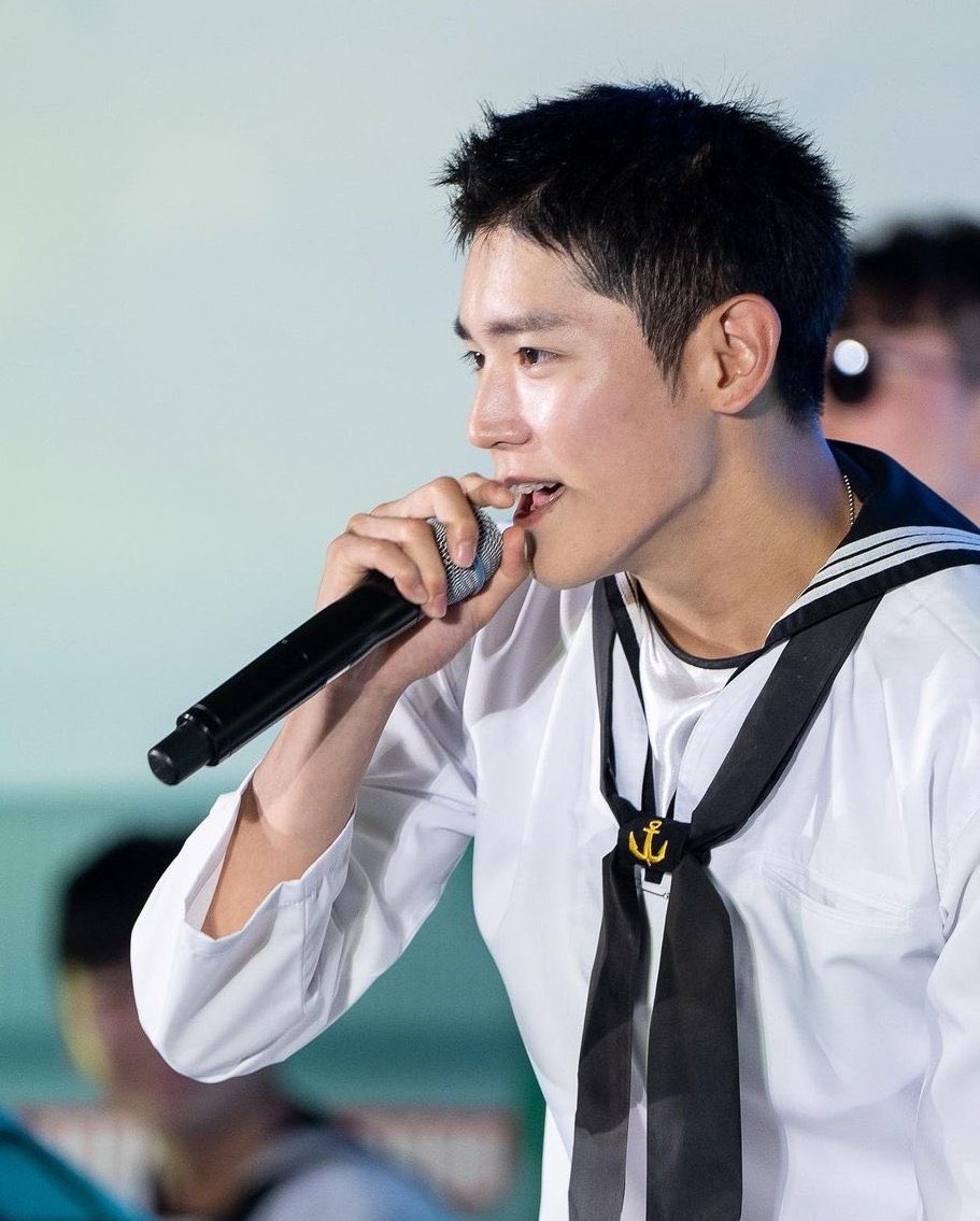 ใครร้องได้ช่วยกันร้องนะครับ