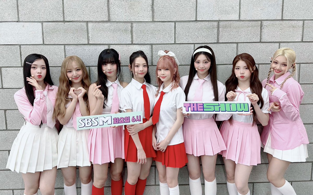 theshow_offcl's tweet image. 오늘의 드레스코드는 🩵베이비블루🩵
짱니스가 정해준 것이니 꼬옥~ 지켜주기로••🤙
그래서 오늘 더쇼도‼️‼️ 큰맘 먹고
 짱니스를 위해 ☁️하늘☁️을 준비 했어요
짱니스가 다 가져요 하늘도 다 짱니스꺼야‼️‼️‼️
ps. 짱니스 짱인거 짱니스만 몰라‼️ 
이제 짱니스도 알아🩵
#더쇼 #UNIS #Poppin