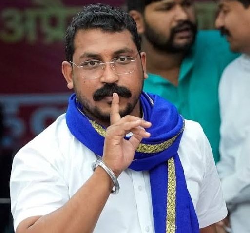 बहन जी द्वारा भारत बंद को समर्थन देने के बाद कल रात भीम आर्मी व आजाद समाज पार्टी ने भी भारत बंद का समर्थन किया ।

चंद्रशेखर के समर्थन देने के बाद भारत बंद हिंसक होने की संभावना बढ़ गयी है इसलिए चंद्रशेखर से अनुरोध है अपने कार्यकर्ताओं को समझा कर ही इस भारत बंद में भेजे क्योंकि