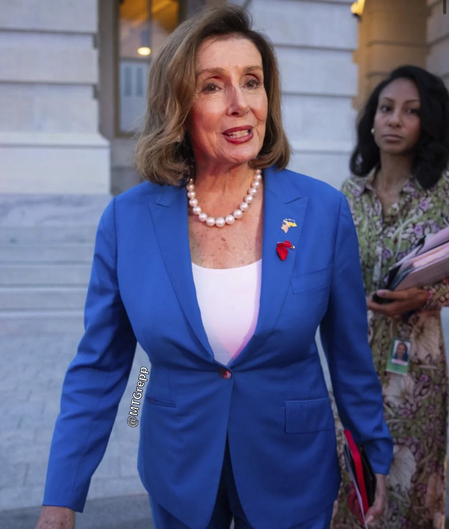 MAGAVoice's tweet photo. Would you support Donald J. Trump prosecuting and throwing Nancy Pelosi in PRISON ?

YES or NO ? https://t.co/mJsof6X8Xw