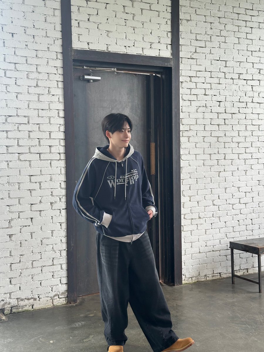 CRAVITY_twt's tweet photo. 멋쟁이😎
#정모 #러비티 #크래비티
#TRAVEL #트래블 https://t.co/suTXFffVpj