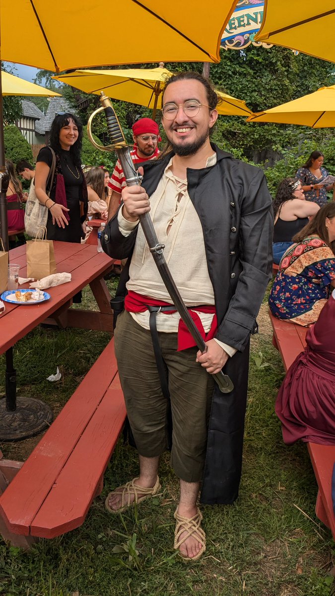 Sentoes_'s tweet image. Emperor of the sea

Pirate supreme 🦜