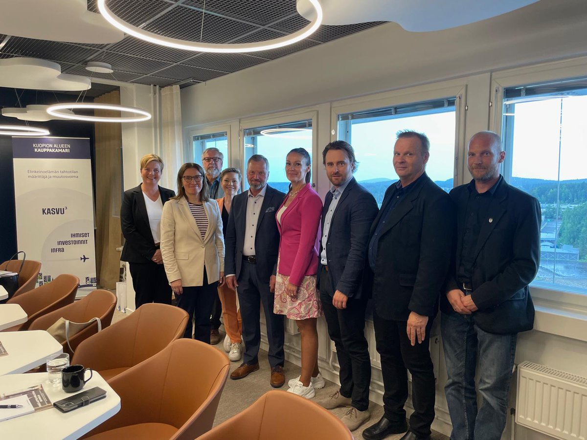 Meillä oli ilo <a href="/kuopiochamber/">Kuopion alueen kauppakamari</a>  esitellä  elinkeinoelämän kasvu- ja 13.1 mrd€ investointisuunnitelmia ministeri <a href="/LuluRanne/">Lulu Ranne</a> ja  <a href="/SorsaTuomas/">Tuomas Sorsa</a>. Iso kiitos kaikille. Kuten ministeri sanoin, meillä on  paljon mahdollisuuksia, tartutaan niihin kiinni. #menestystehdäänyhdessä
