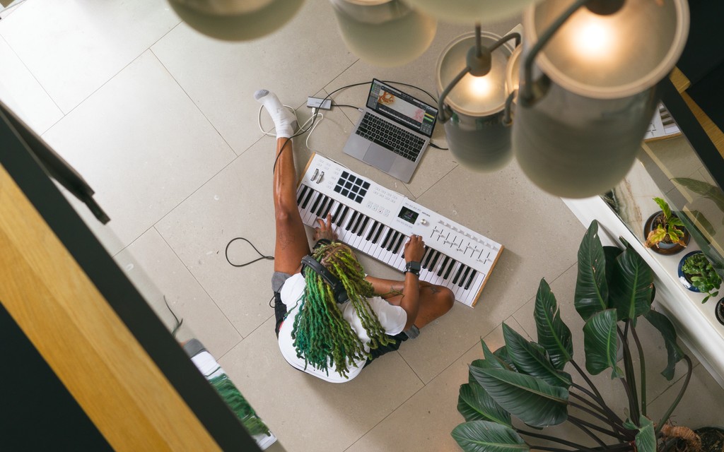 Just released NEW Arturia KeyLab Mk3 Series

With a gorgeous full-colour screen, improved keybed, and deep integration with Arturia's suite of instruments and DAWs, this new controller sets a new benchmark for creativity and control in music production.